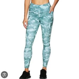 Woman’s high rise leggings with side pockets size M
